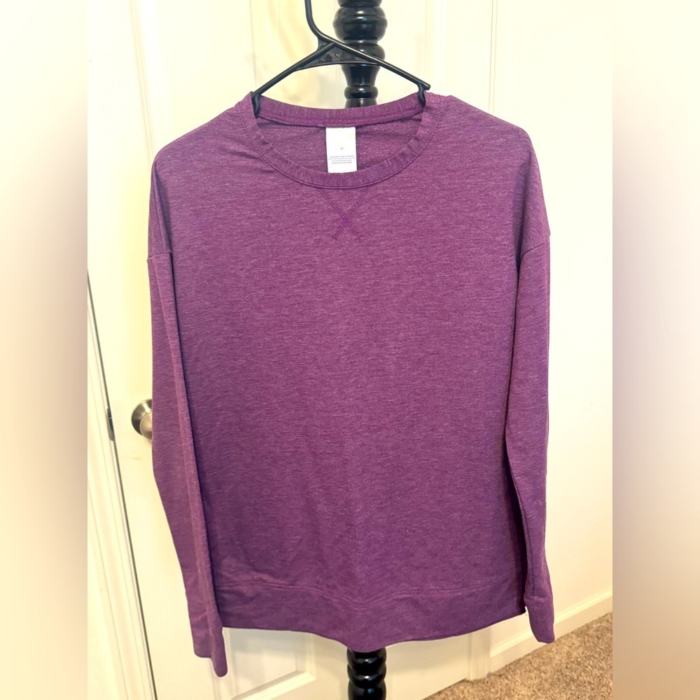 Serra , sweatshirt. Lightweight.